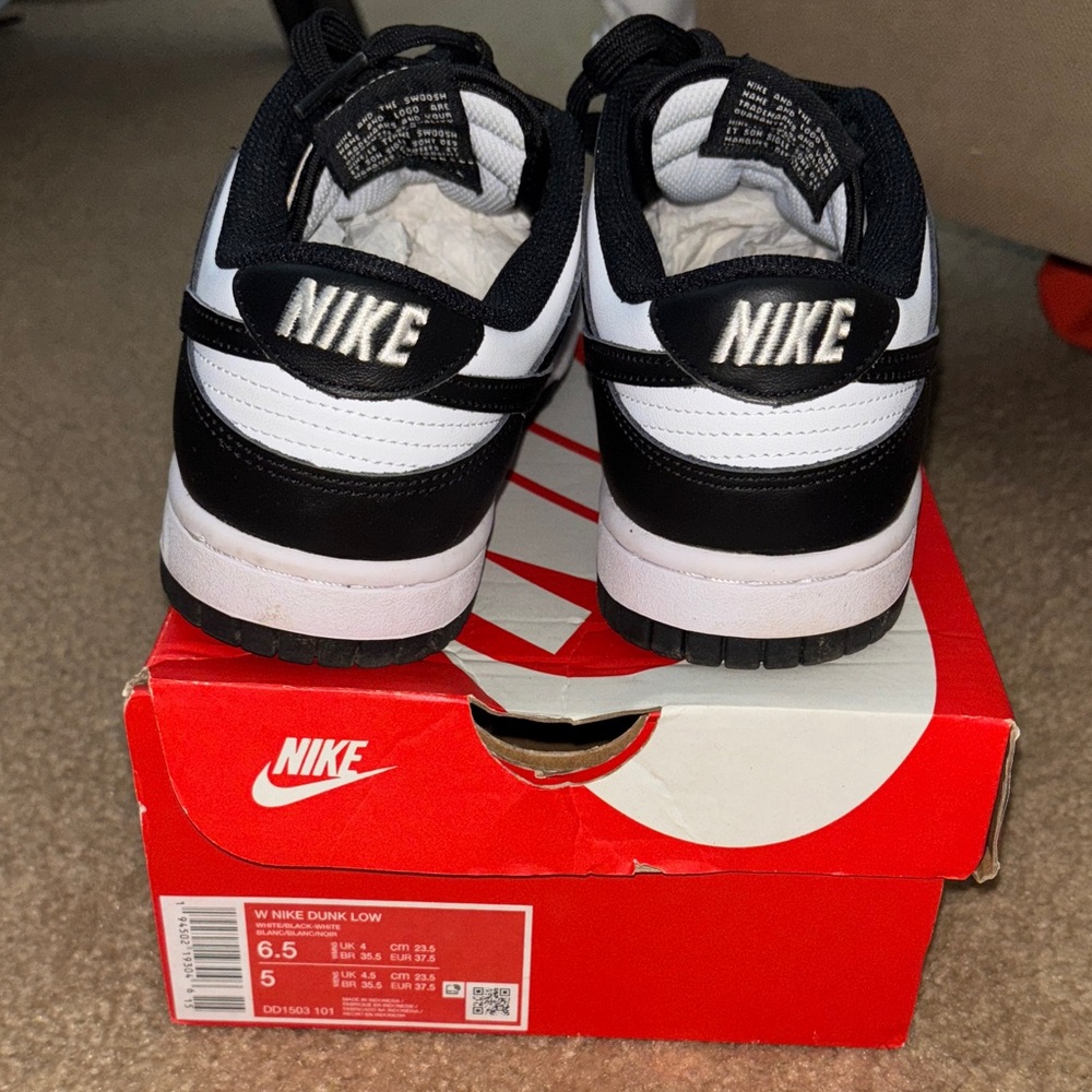 Nike Dunks (Pandas) - Picture 2 of 6